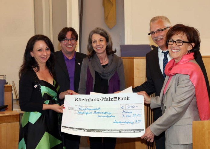 v.r.n.l. Ministerin Margit Conrad, Peter Krietemeyer, Gitta Blasius, Rainer Blasius und Louise Glendye